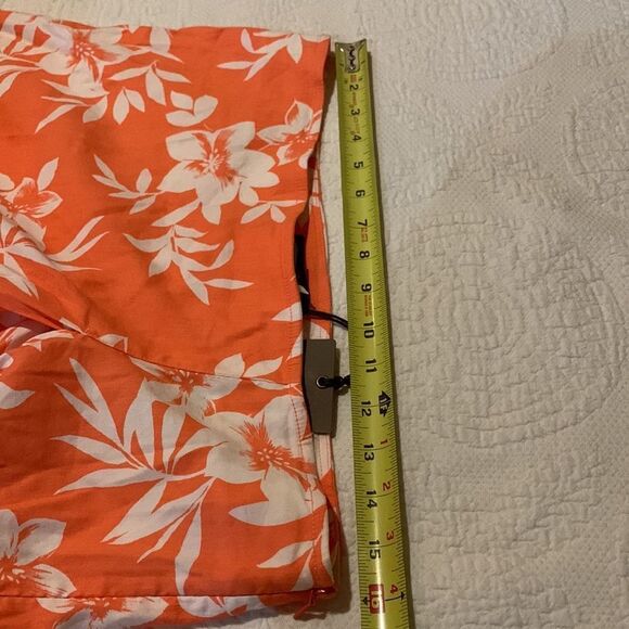 Tommy Bahama coastal bloom shorts. Size 6 - Picture 7 of 11